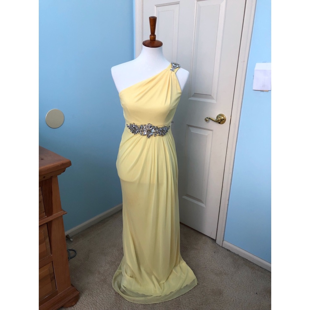 Stunning Yellow Goddess-like Gown w Beaded Accents